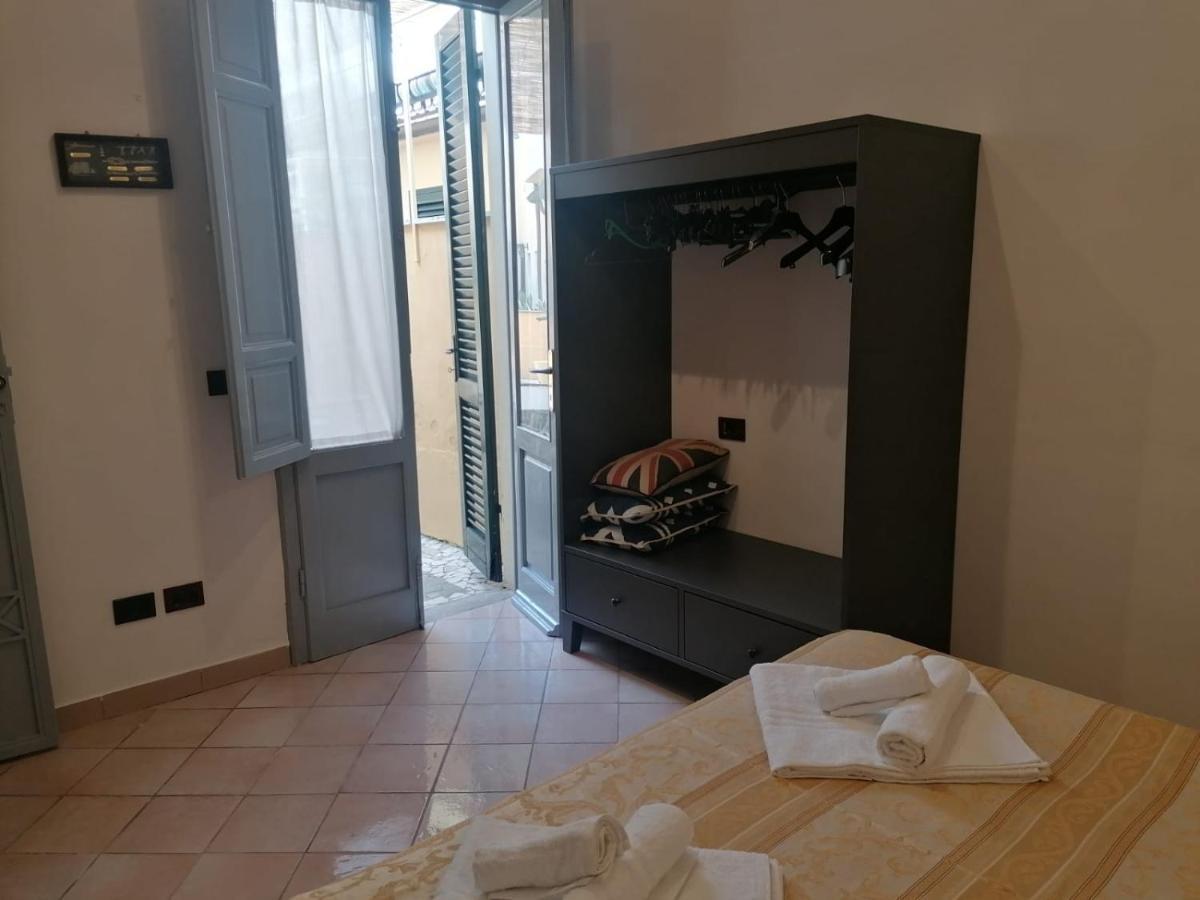 La Casina Giramondo Di Ele Viareggio Bagian luar foto