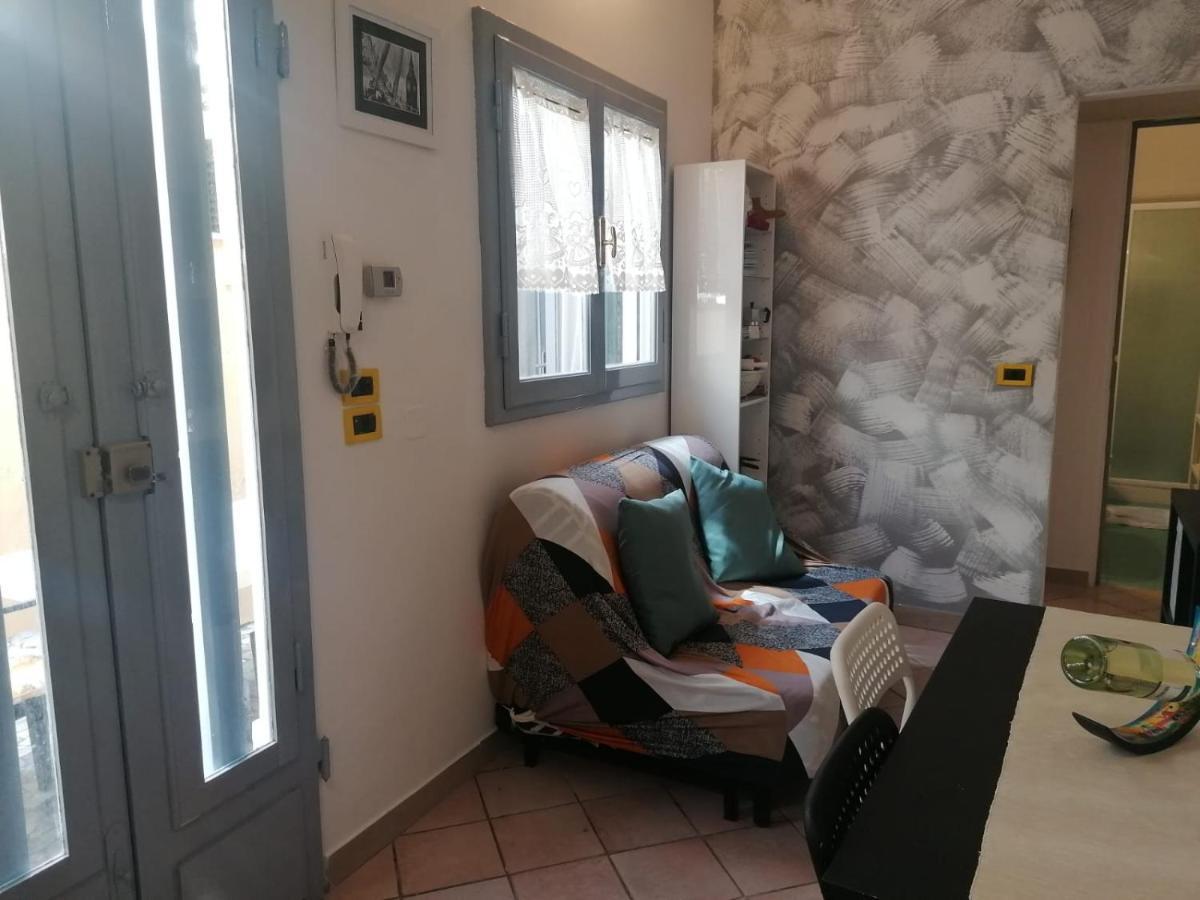 La Casina Giramondo Di Ele Viareggio Bagian luar foto